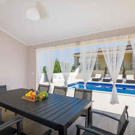 Holiday Home Villa Land * Labin