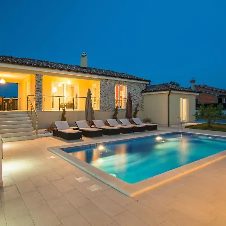 Nyaraló Holiday Home Villa Land